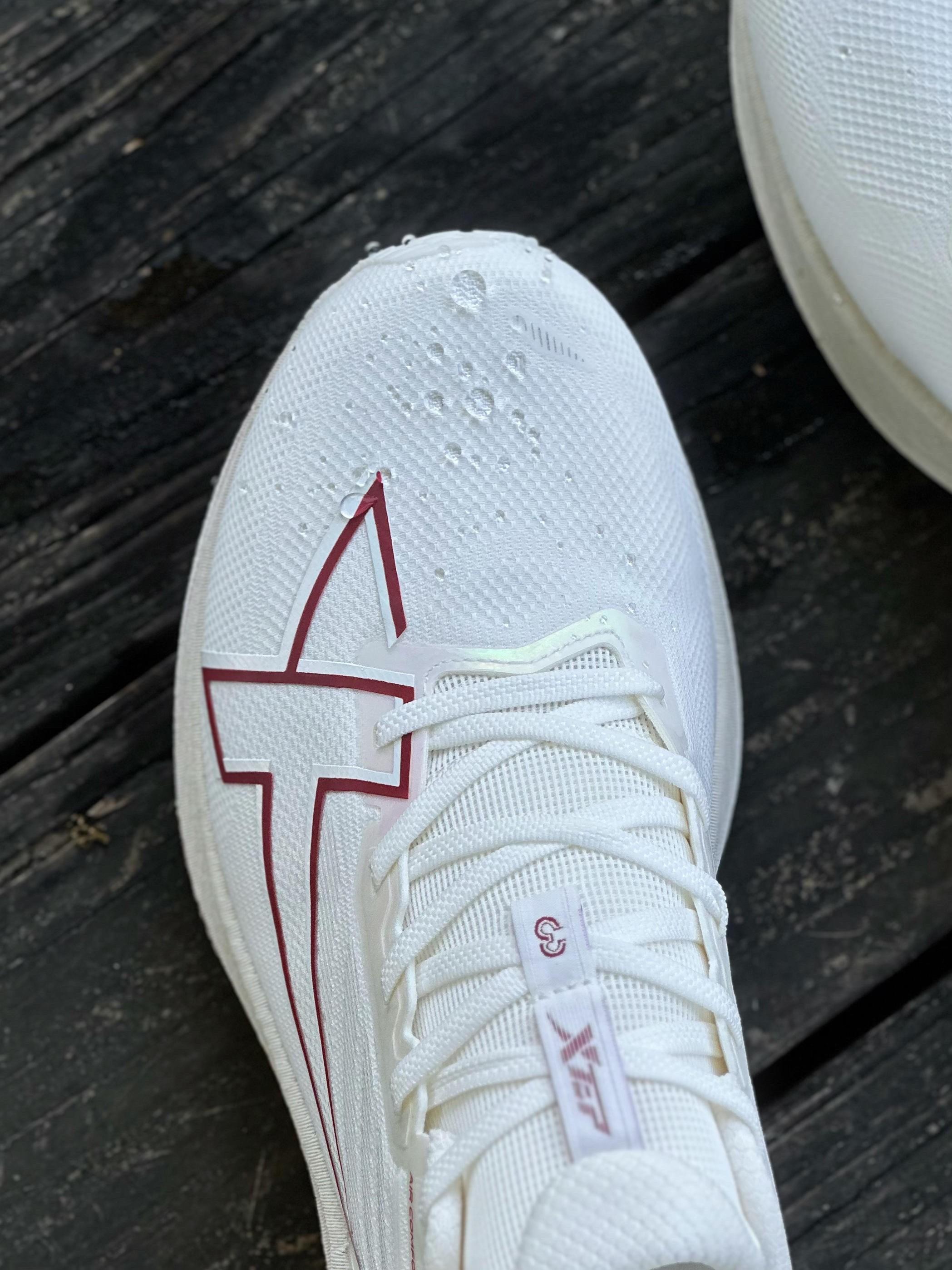 两千公里3代跑步学院配色,是秋冬需要的防泼水❗